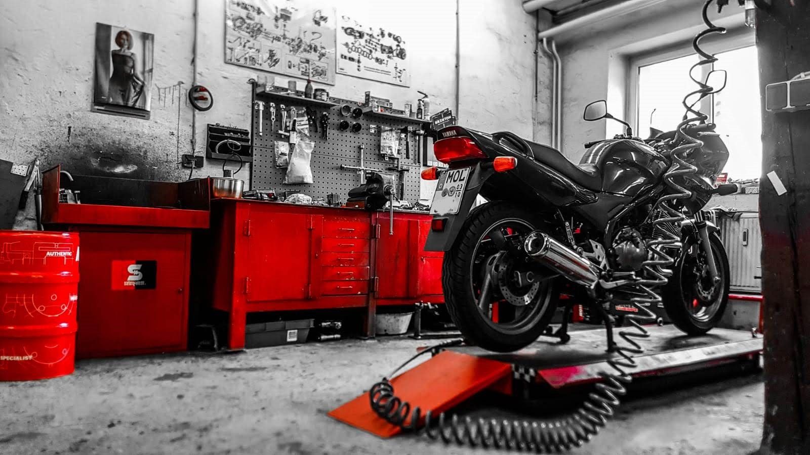 Motorradhalle Thäle Werkstatt